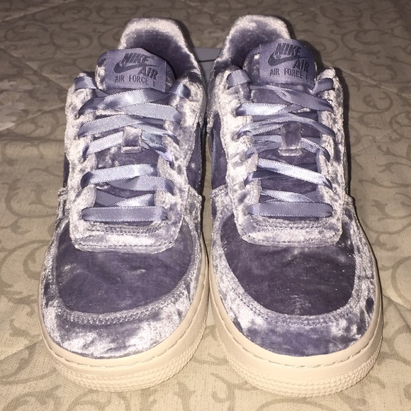 NIKE AIR FORCE 1 LV8 - Picture 3 of 7